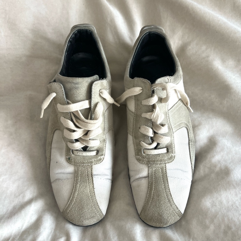 Gucci White Driving Lace-Up Sneakers in White and Light Gray size 39